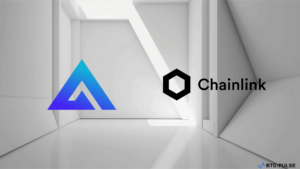 GMX logo and Chainlink logo side by side, symbolizing their collaboration on low-latency oracles integration