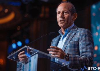 Howard Lutnick announcing Cantor Fitzgerald's $2 billion Bitcoin financing initiative at a conference in Nashville.